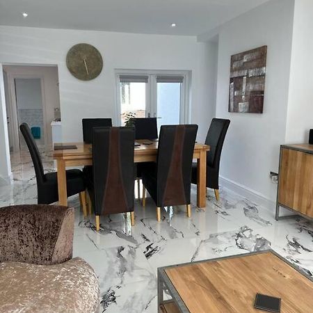 Clare Street - 3 Bedroom House With Private Parking Merthyr Tydfil Esterno foto