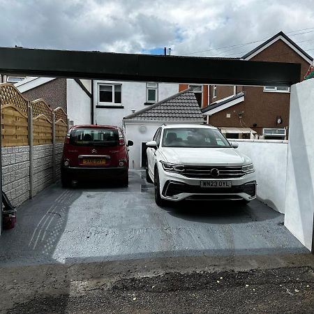 Clare Street - 3 Bedroom House With Private Parking Merthyr Tydfil Esterno foto