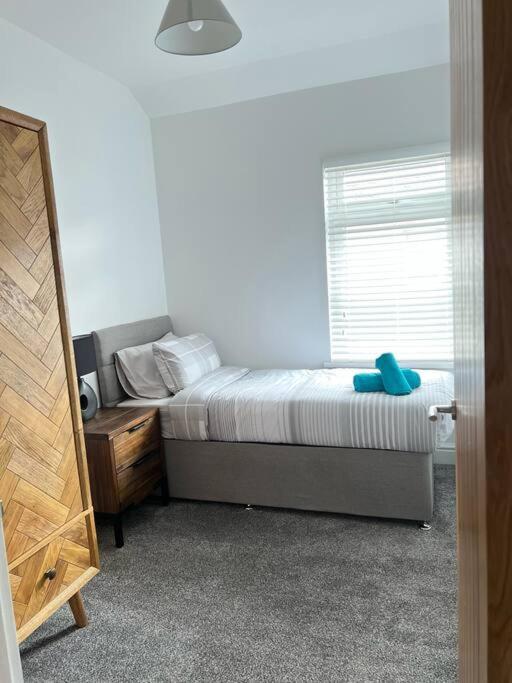Clare Street - 3 Bedroom House With Private Parking Merthyr Tydfil Esterno foto