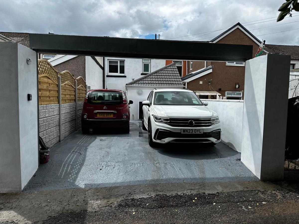 Clare Street - 3 Bedroom House With Private Parking Merthyr Tydfil Esterno foto